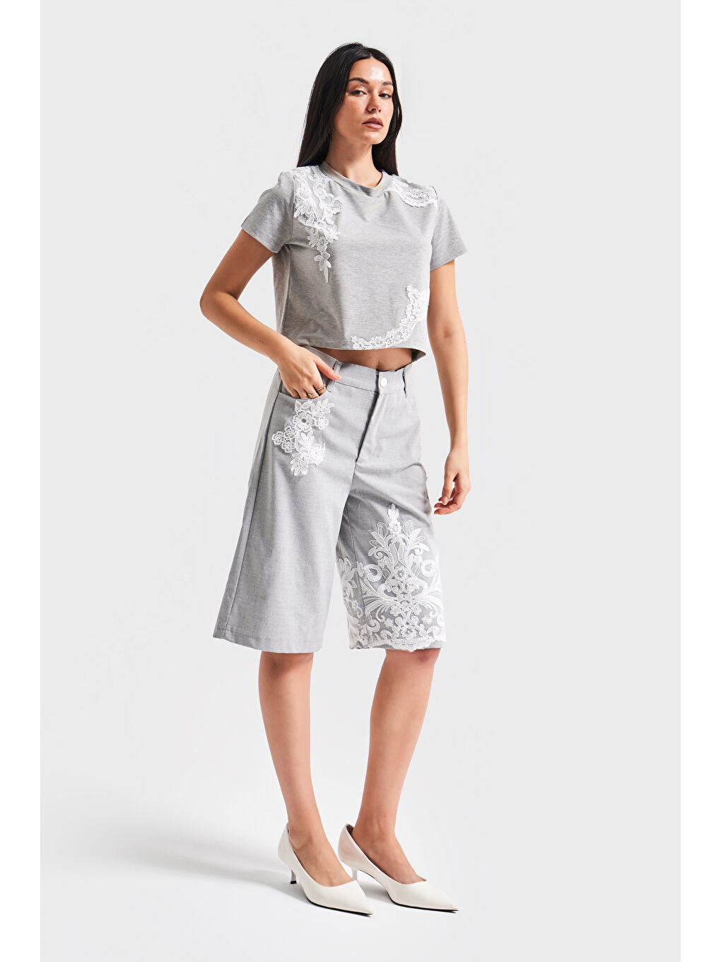 Kadın Gri Renk Beyaz Dantel Detaylı Tasarım %100 Pamuk T-Shirt-4