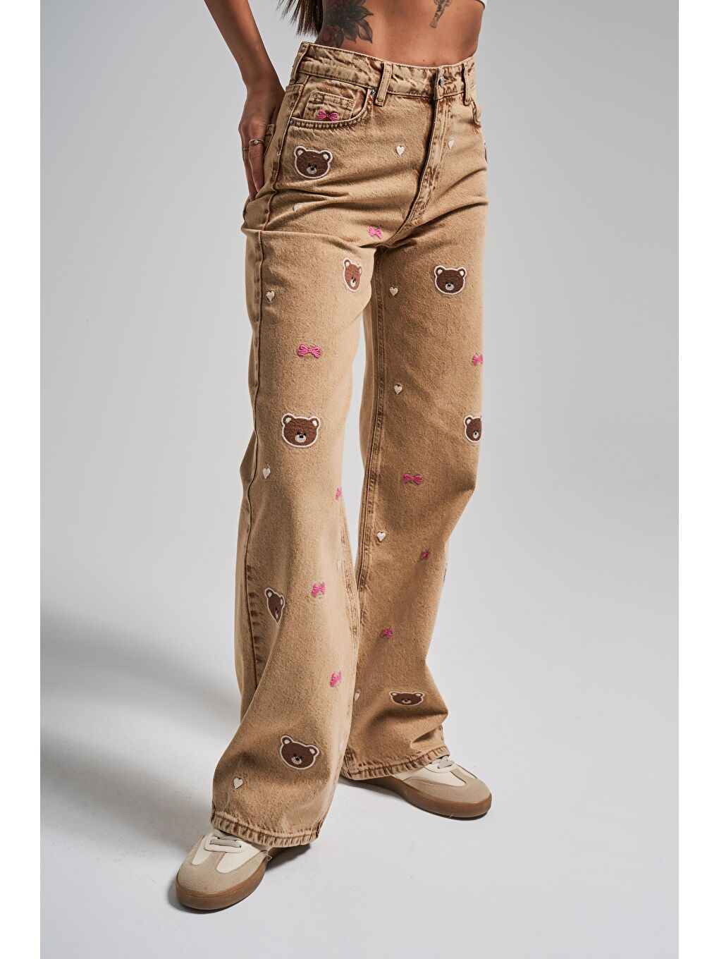 Kadın Kahverengi 3s5-76 Ayıcık Nakışlı Straight Fit Yüksek Bel İç Boy 80cm Tasarım Denim Jean