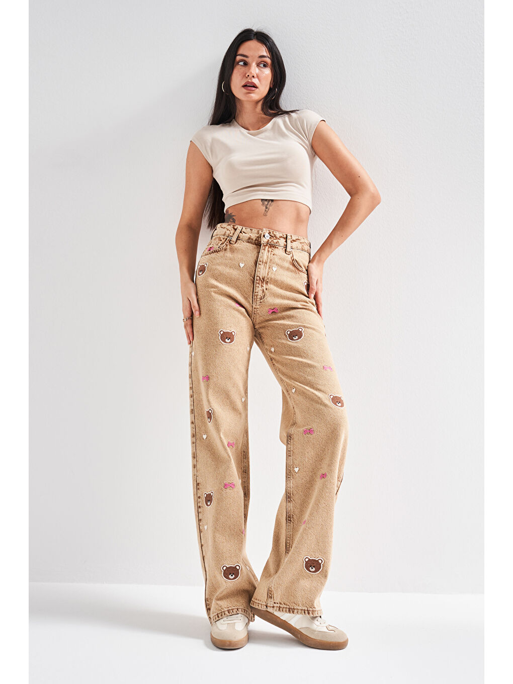 Kadın Kahverengi 3s5-76 Ayıcık Nakışlı Straight Fit Yüksek Bel İç Boy 80cm Tasarım Denim Jean-1