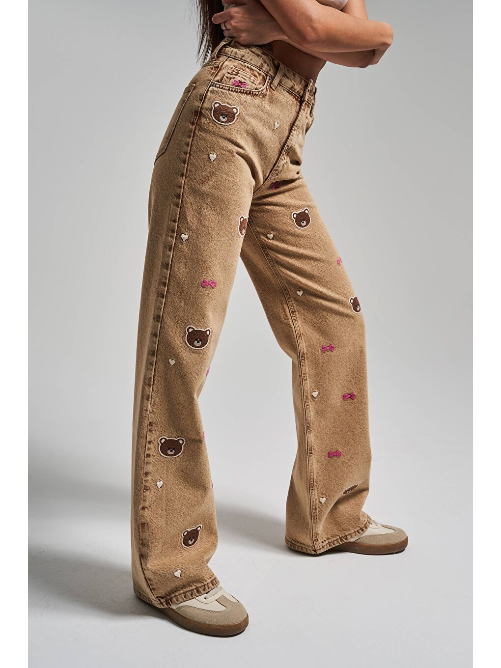 Kadın Kahverengi 3s5-76 Ayıcık Nakışlı Straight Fit Yüksek Bel İç Boy 80cm Tasarım Denim Jean-2