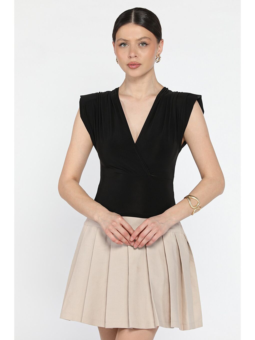 Siyah Kadın Kruvaze Yaka Omuz Vatkalı Büzgü Detaylı Bluz