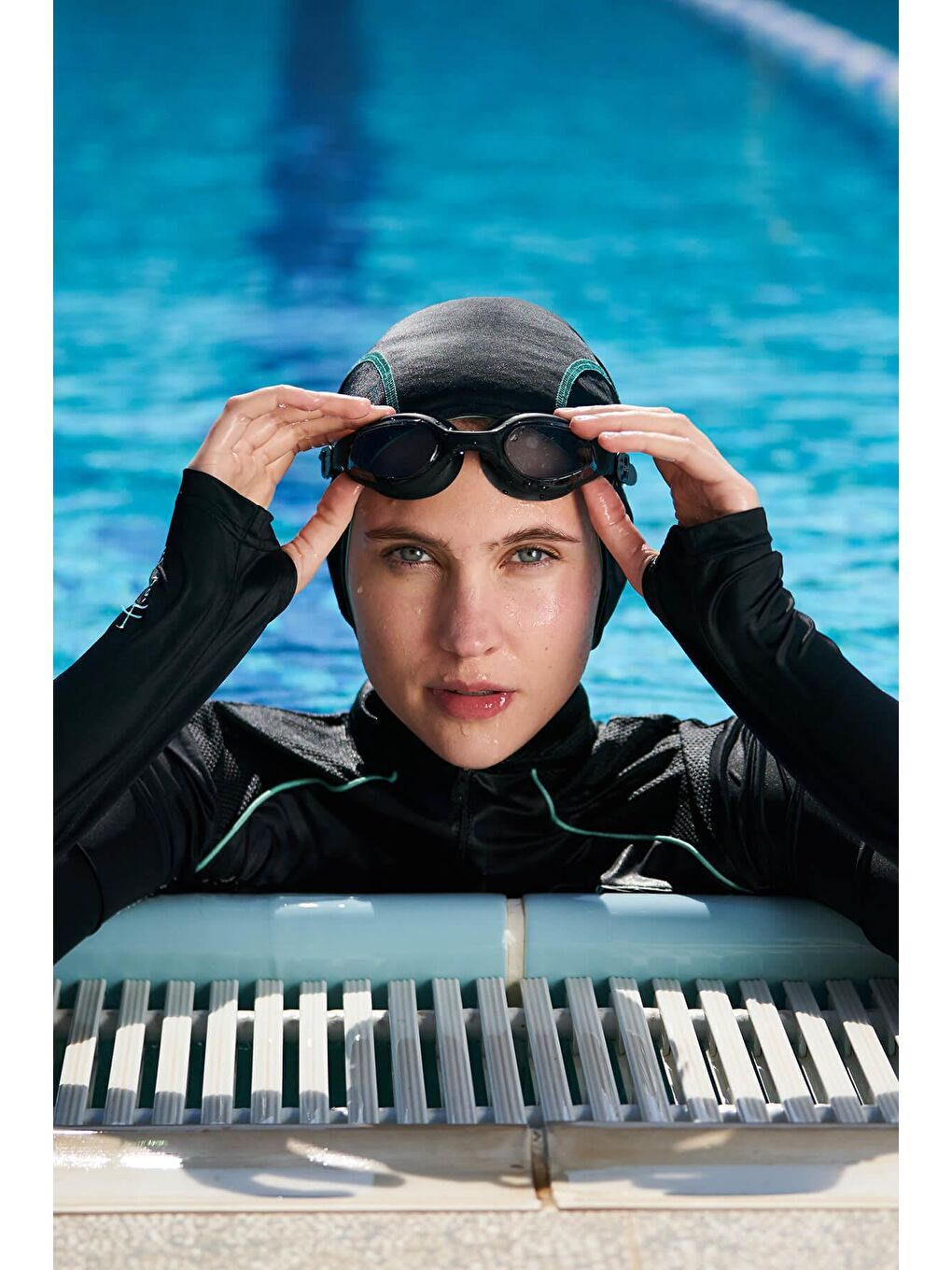 Performans Serisi Siyah Elastanlı 4 Parça Tam Tesettür Mayo Takımı H Per30 2004-2