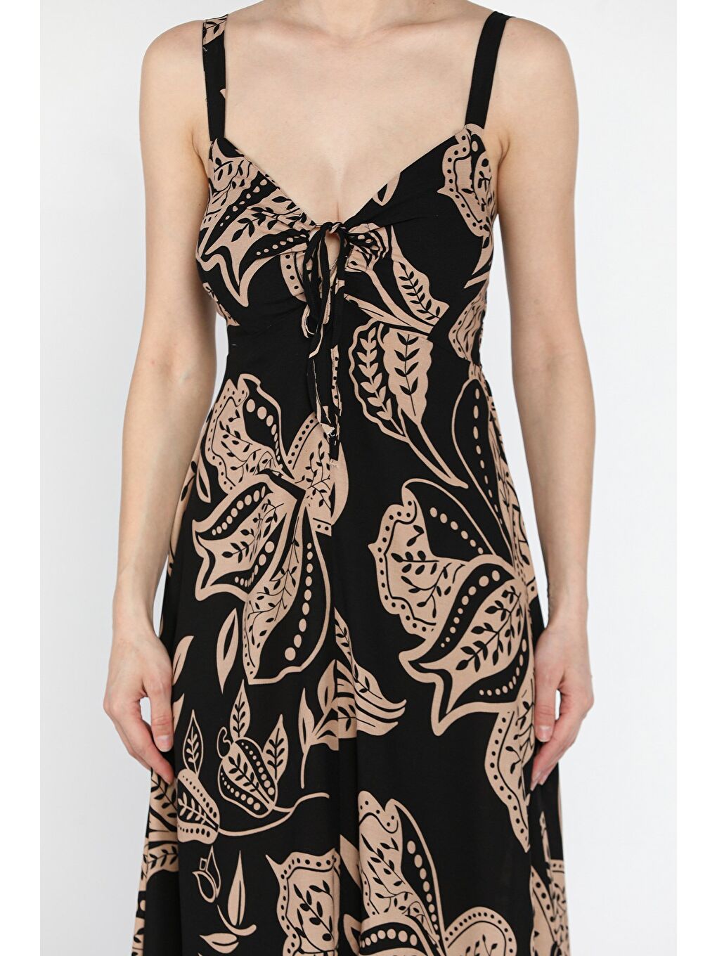 Siyah Kadın İp Askılı Dolgulu Viskon Elbise-3