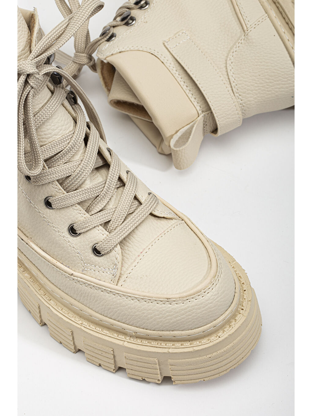 Kadın Bej Yüksek Poli Taban Yanı Tokalı Bağcıklı Bot-3