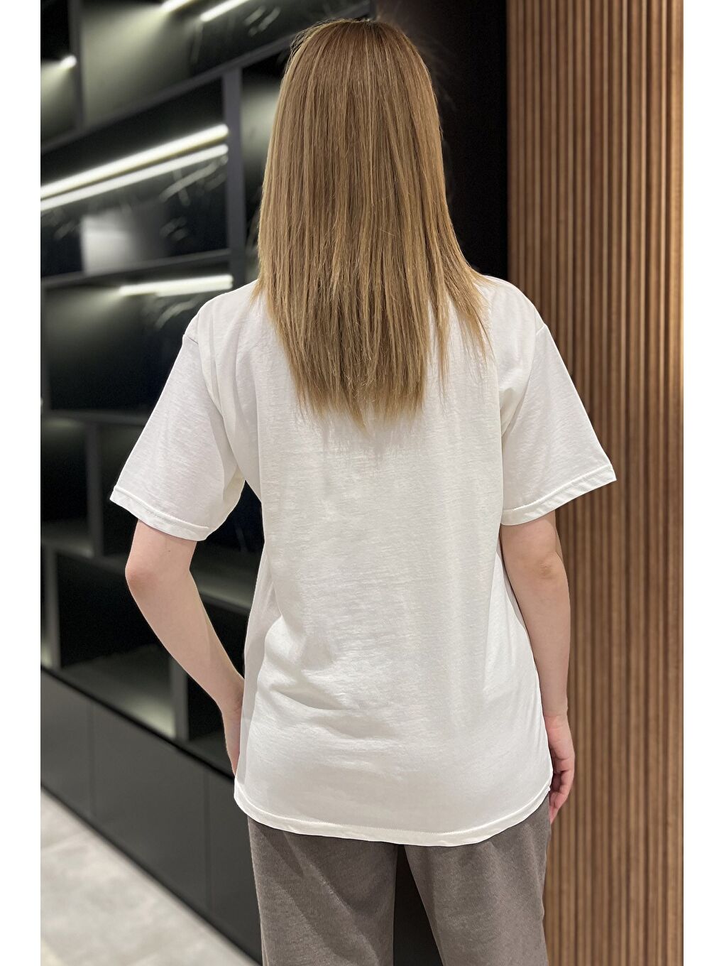 Ekru Bisiklet Yaka Ön Taşlı Kadın Tişört-2