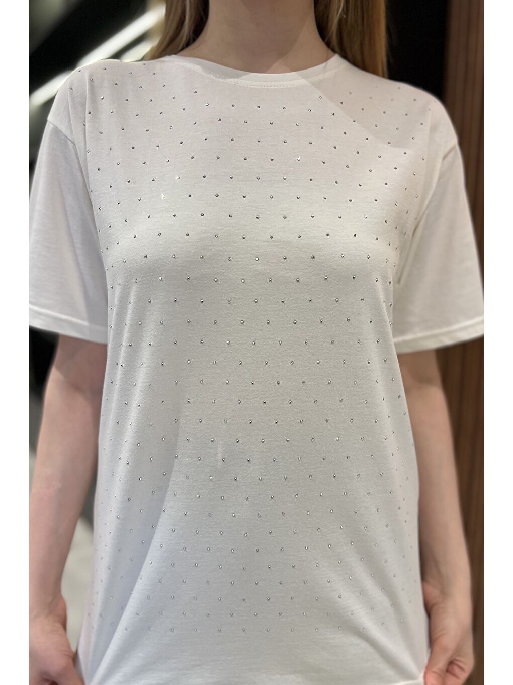 Ekru Bisiklet Yaka Ön Taşlı Kadın Tişört-3