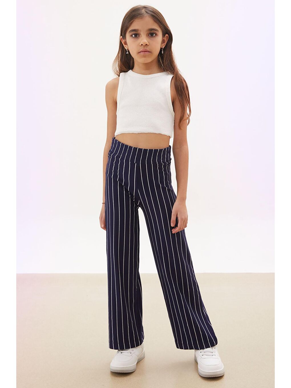 Lacivert Çizgi Desenli Kuşaklı Geniş Paça Kız Çocuk Pantolon 18095