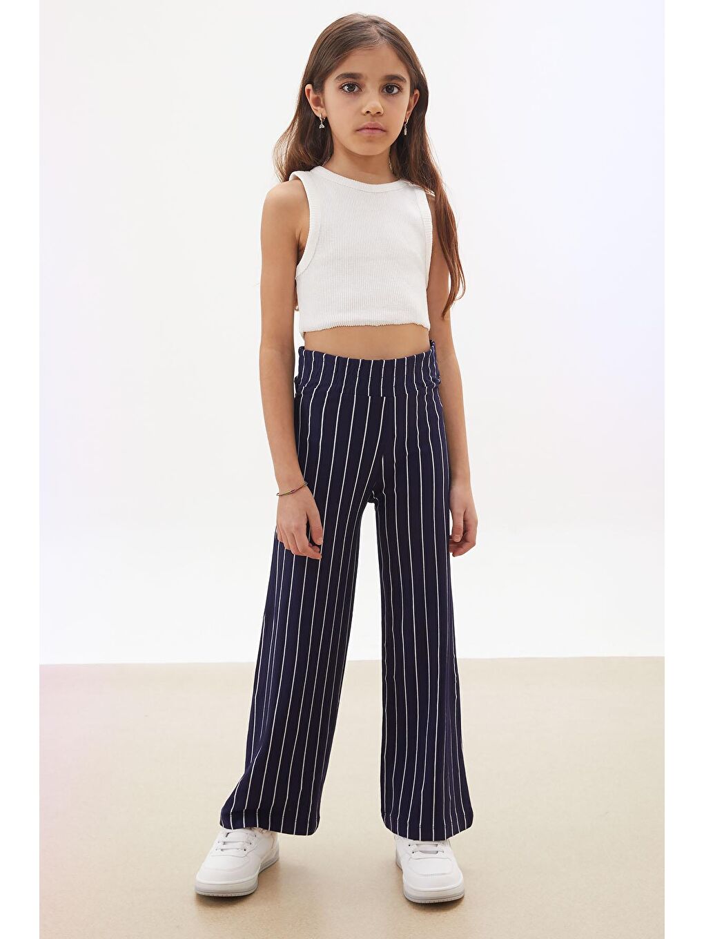 Lacivert Çizgi Desenli Kuşaklı Geniş Paça Kız Çocuk Pantolon 18095-3
