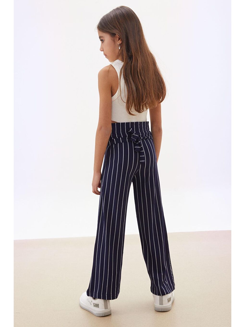 Lacivert Çizgi Desenli Kuşaklı Geniş Paça Kız Çocuk Pantolon 18095-4