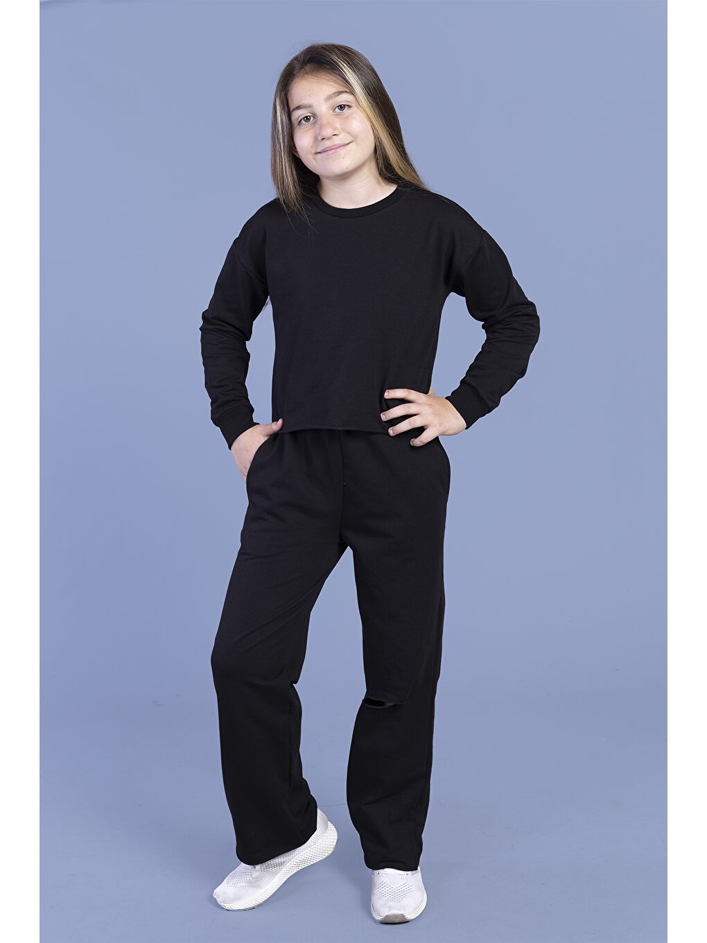 Siyah Kız Çocuk Dizi Yırtmaç Detaylı Eşofman Takımı