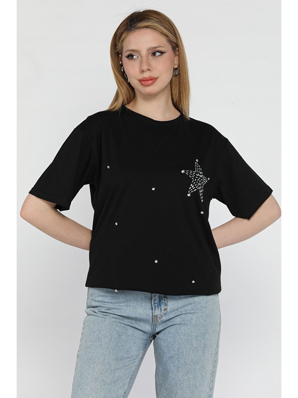 Siyah Yıldız Taşlı Bisiklet Yaka Kadın Tişört