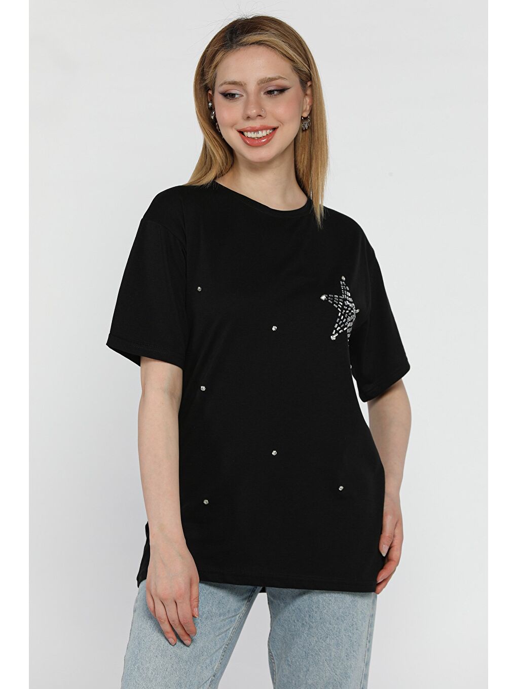 Siyah Yıldız Taşlı Bisiklet Yaka Kadın Tişört-1