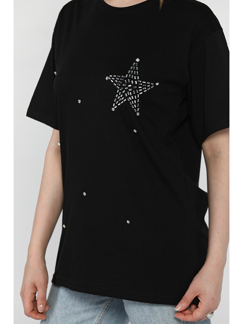 Siyah Yıldız Taşlı Bisiklet Yaka Kadın Tişört-3