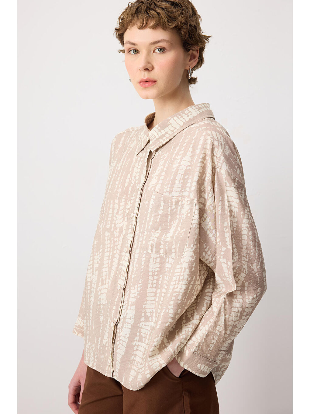 Bej Desenli Viskon Gömlek-1