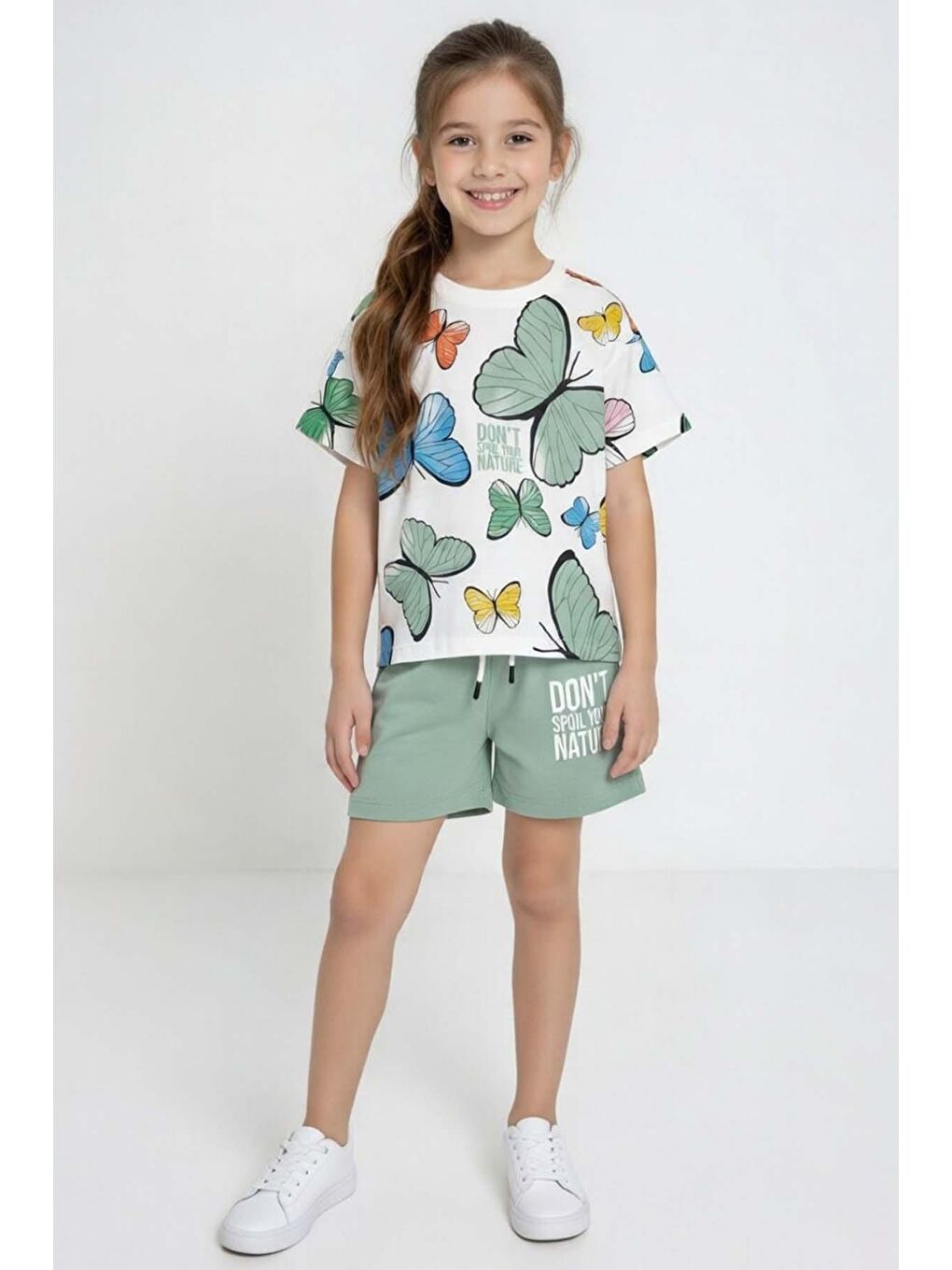Kız Çocuk Üzeri Renkli Kelebek Baskılı Penye T-Shirt Yazı Baskılı Yeşil Şortlu Takım