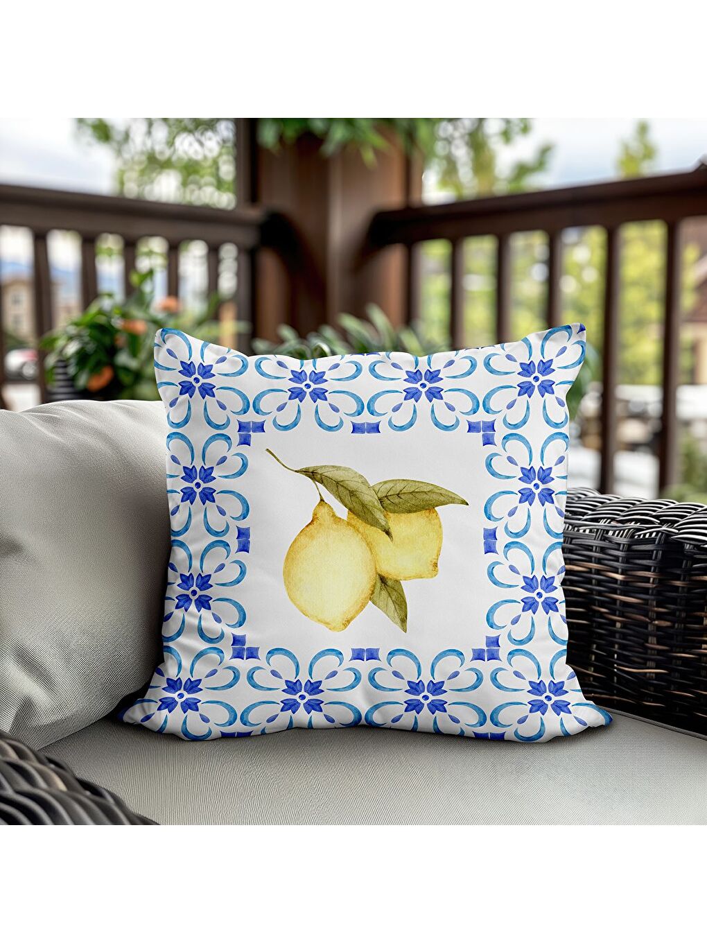 Karışık Bahar Temalı Kadife Kırlent Kılıfı 43x43 Cm Çift Taraf Baskı