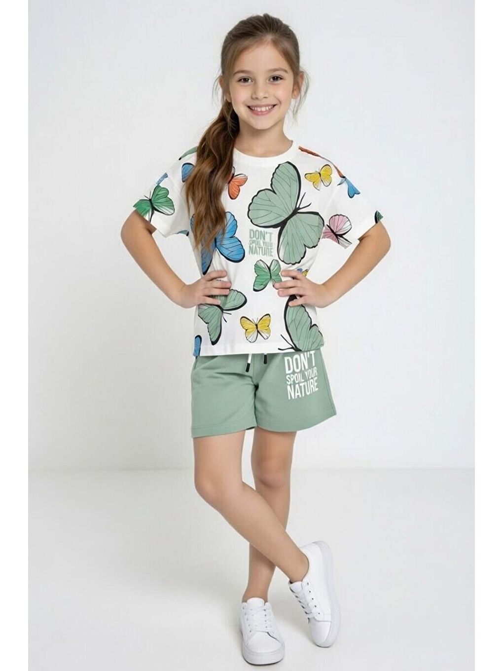 Kız Çocuk Üzeri Renkli Kelebek Baskılı Penye T-Shirt Yazı Baskılı Yeşil Şortlu Takım-1