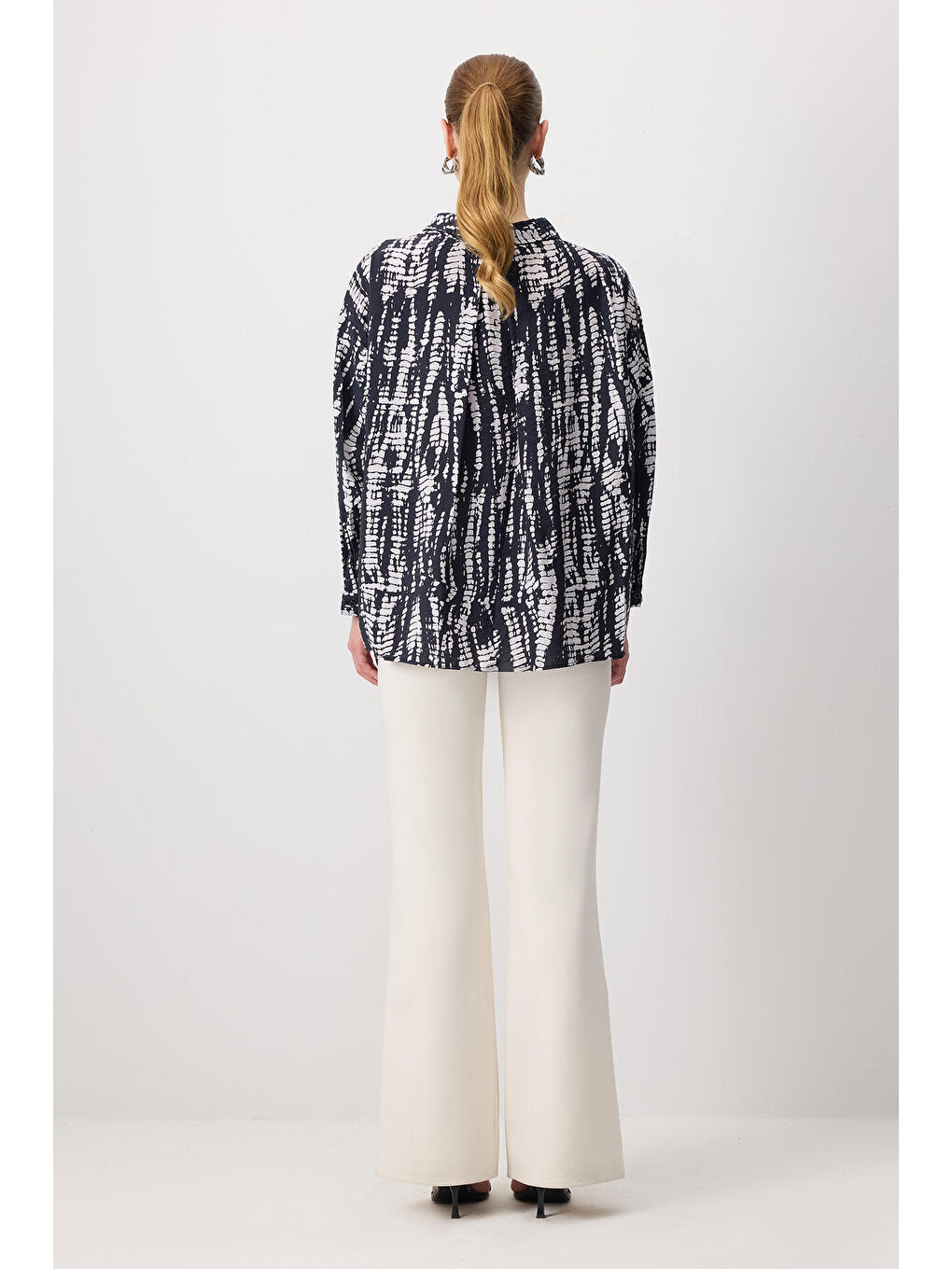 Siyah Desenli Viskon Gömlek-3