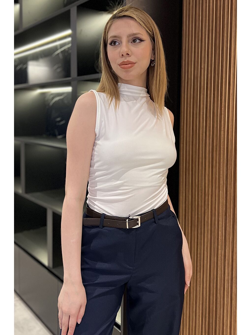 Ekru Kadın Büzgü Detaylı Elastanlı Bluz-1