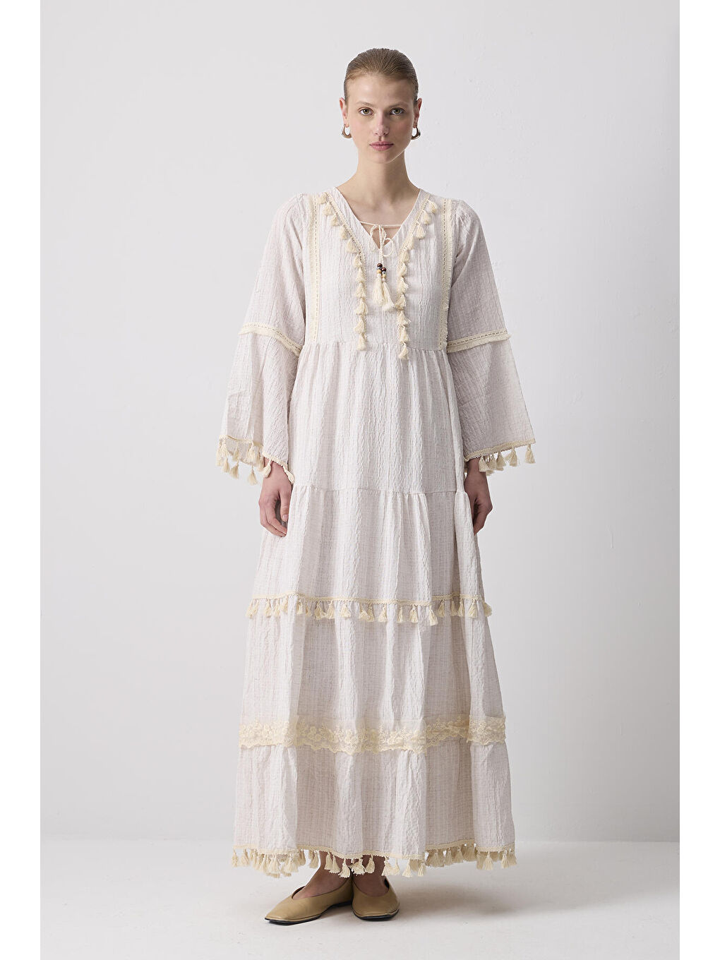 Bej Püsküllü Gofre Elbise