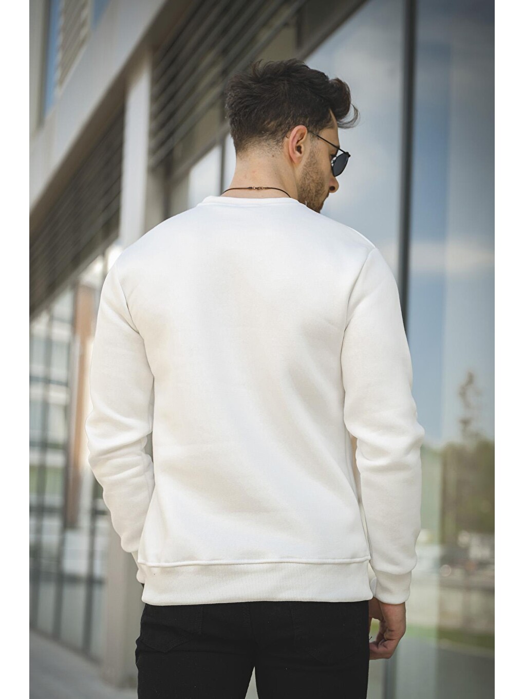 Beyaz Fitted Üç İplik Şardonlu Pamuklu Bisiklet Yaka Sweatshirt-4