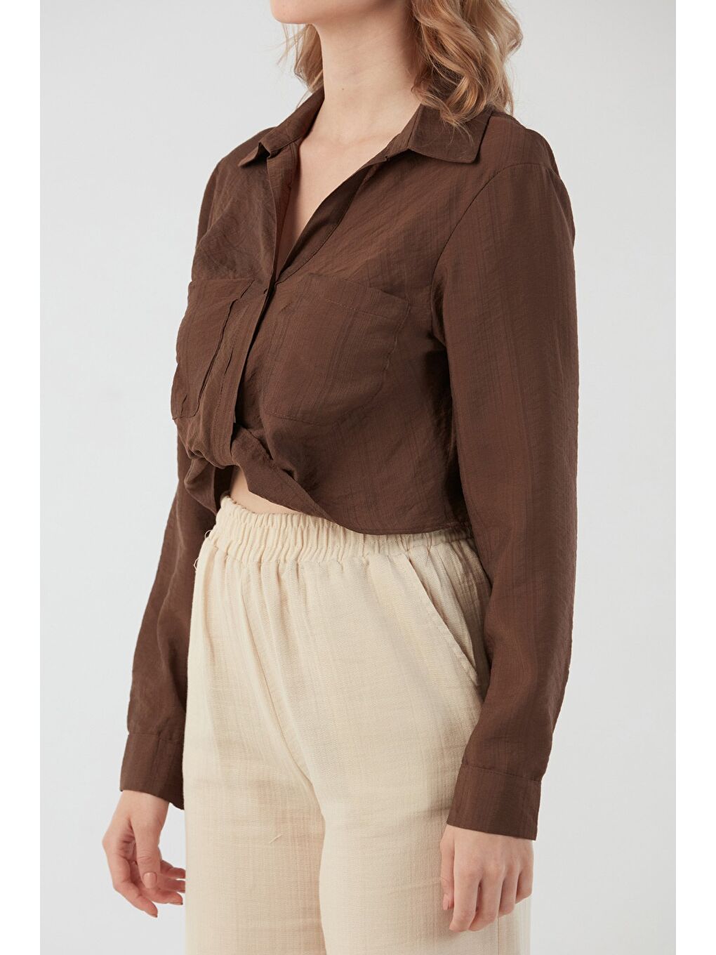 Kahverengi Önü Düğümlü Cepli Crop Gömlek-4