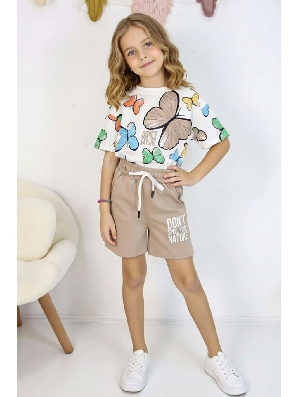 Kız Çocuk Üzeri Renkli Kelebek Baskılı Penye T-Shirt Yazı Baskılı Bej Şortlu Takım-1