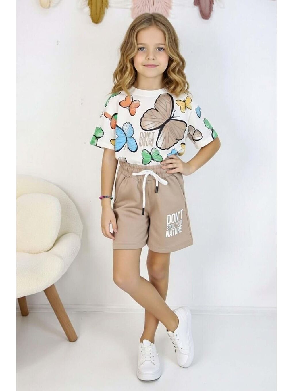 Kız Çocuk Üzeri Renkli Kelebek Baskılı Penye T-Shirt Yazı Baskılı Bej Şortlu Takım-2