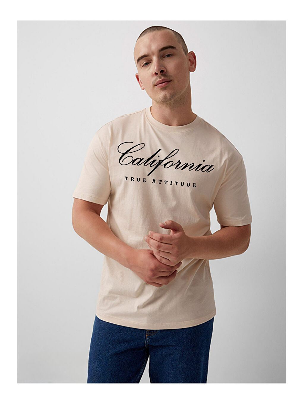 Bej Erkek Bisiklet Yaka El Yazılı Brooklyn Baskılı Büyük Beden Tişört SPR25TS32