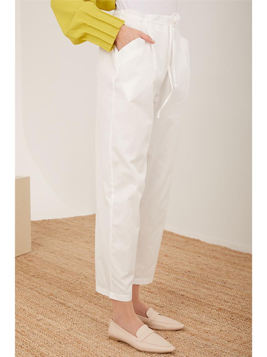 Beyaz Arkası Lastikli Pamuk Pantolon 23Y2409-2