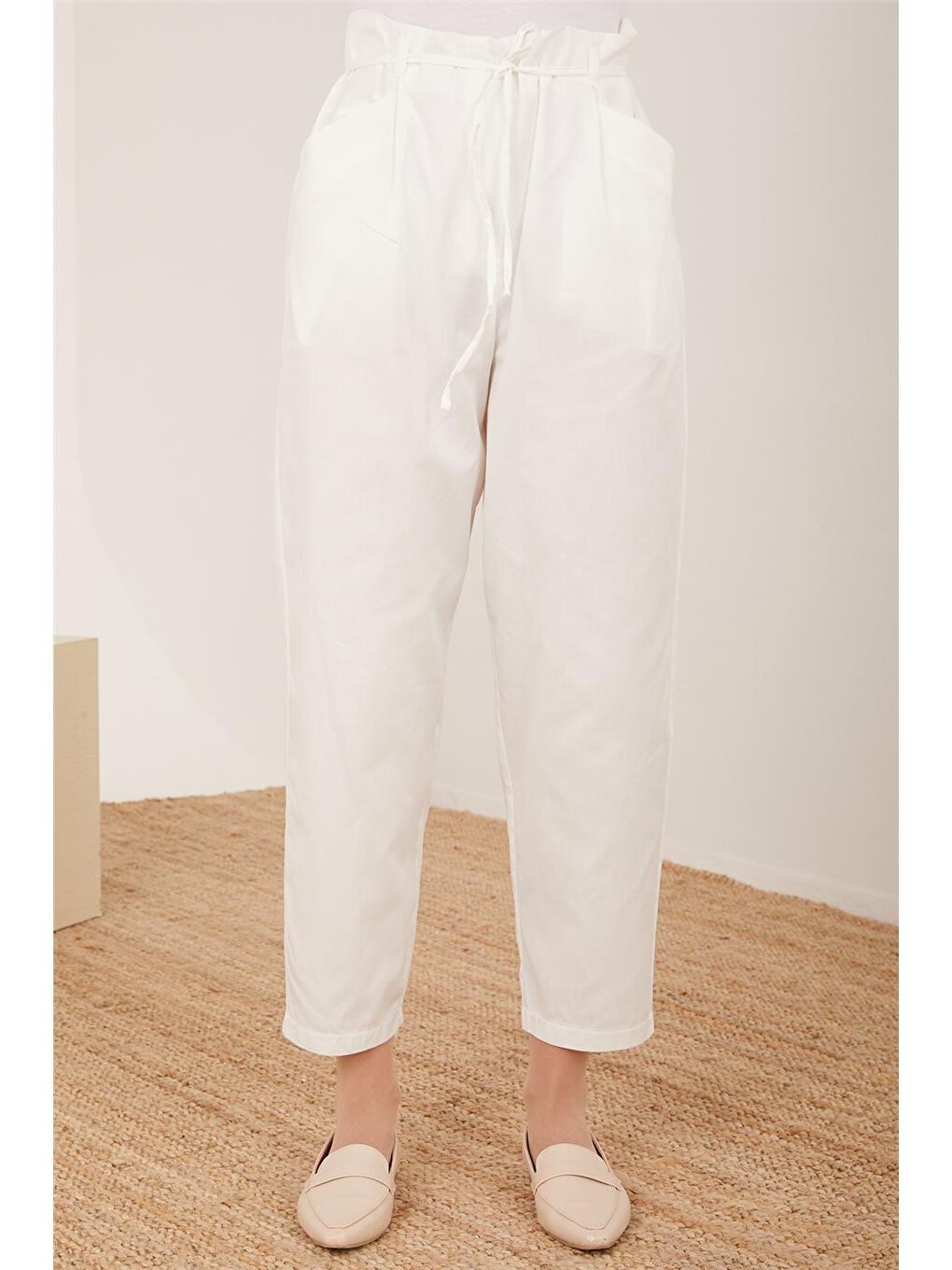 Beyaz Arkası Lastikli Pamuk Pantolon 23Y2409-3