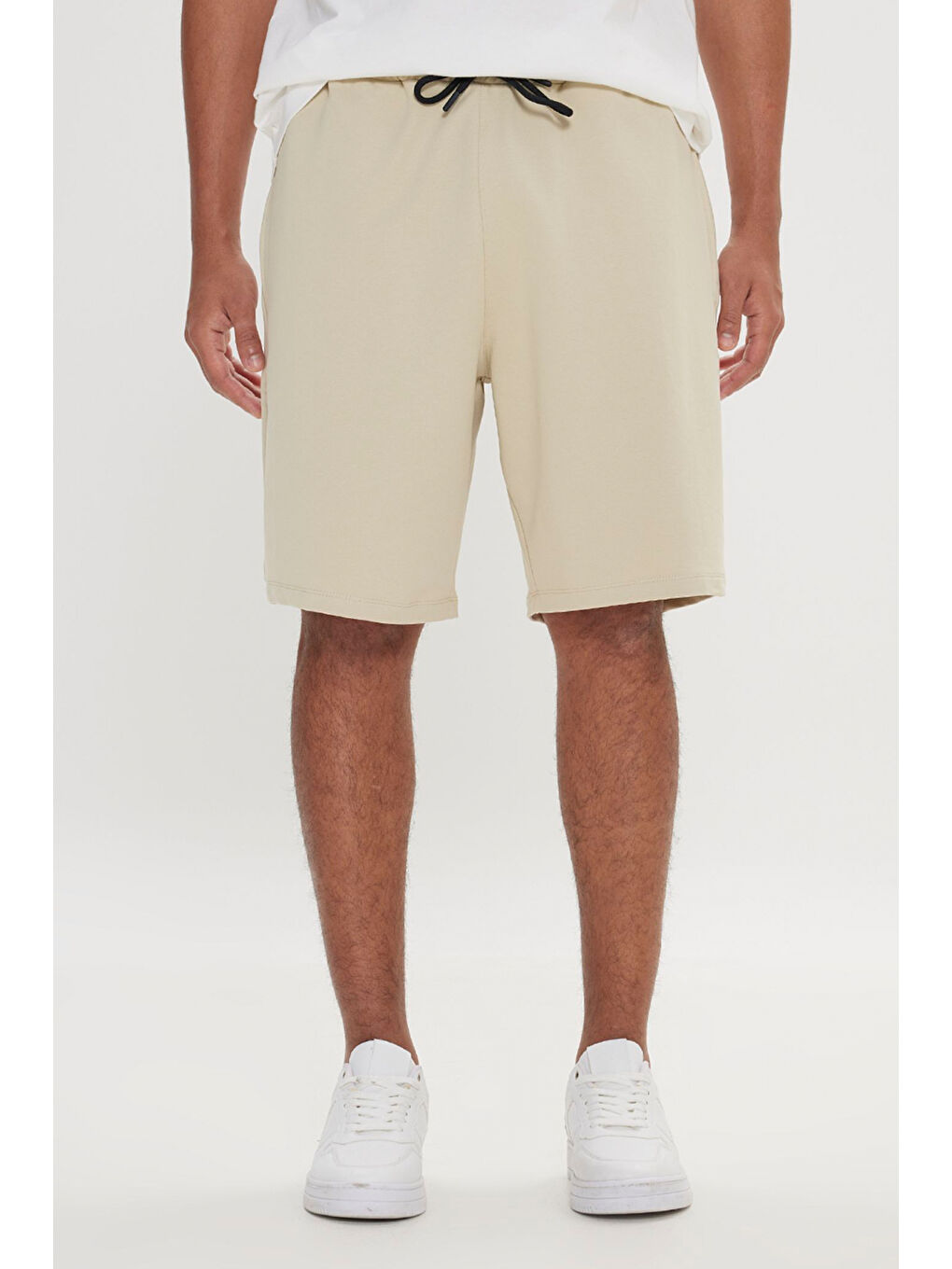 Erkek Bej Standart Fit Normal Kesim Pamuklu Esnek Örme Şort-1