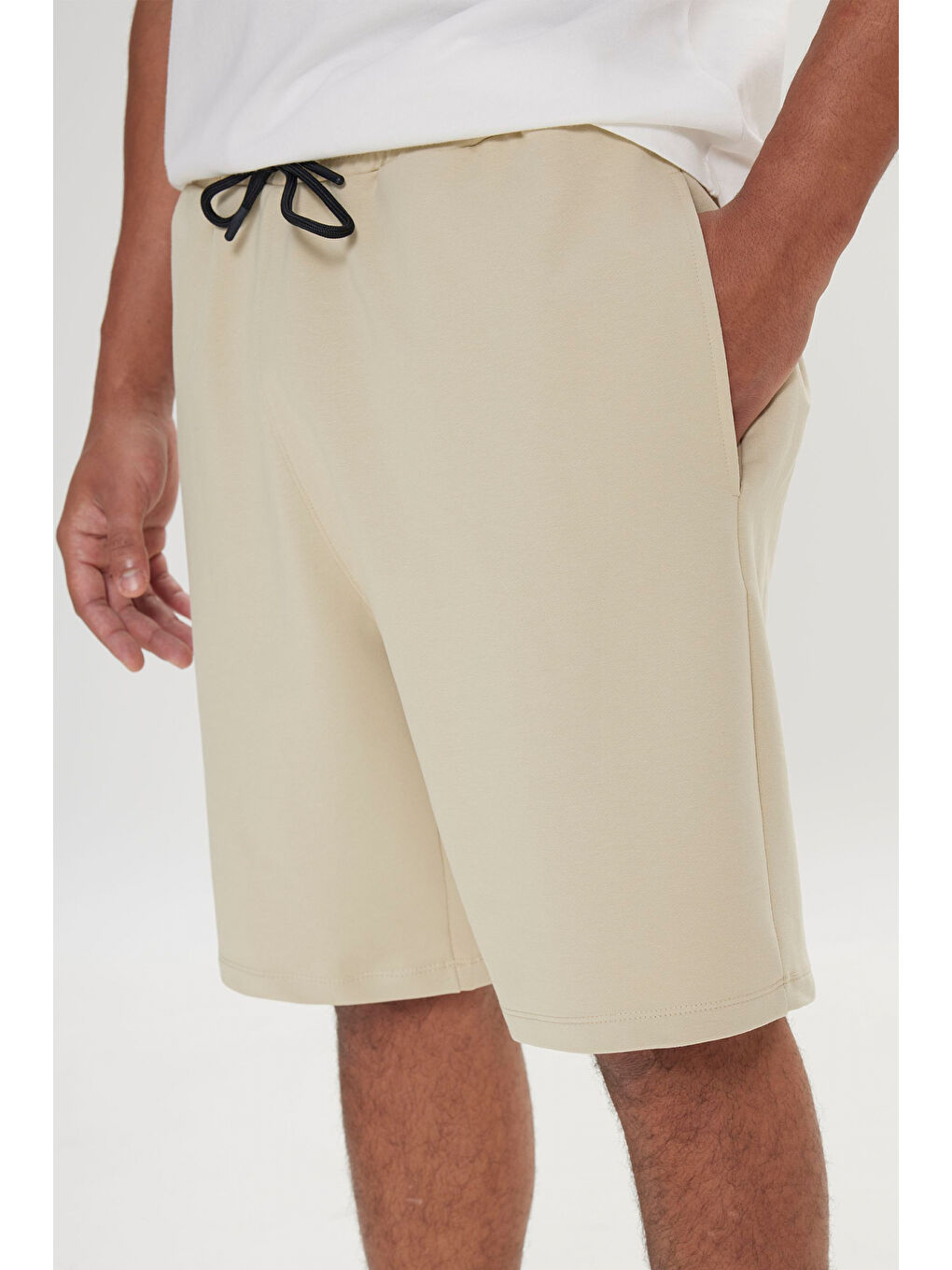 Erkek Bej Standart Fit Normal Kesim Pamuklu Esnek Örme Şort-3