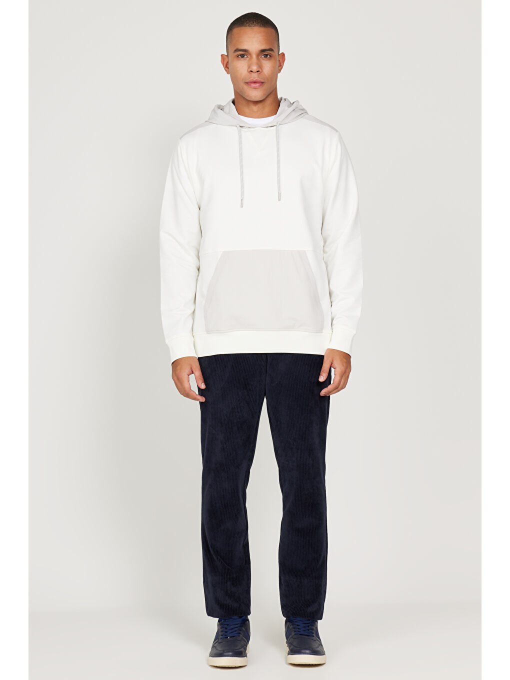 Erkek Ekru-Bej Standart Fit Normal Kesim Kapüşonlu Cepli Sweatshirt-1