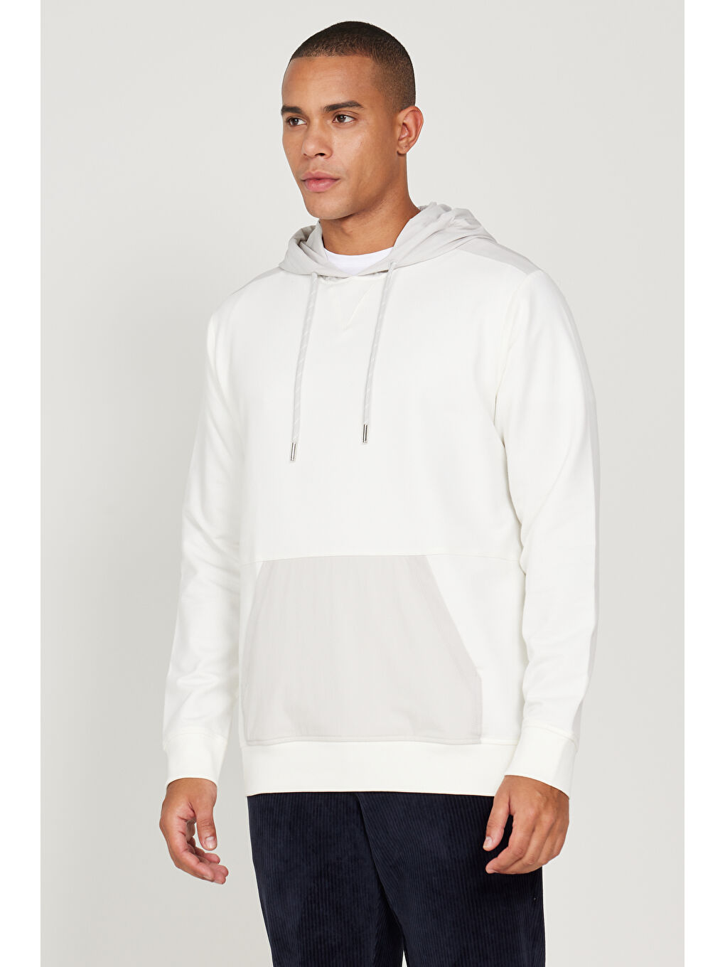 Erkek Ekru-Bej Standart Fit Normal Kesim Kapüşonlu Cepli Sweatshirt-2