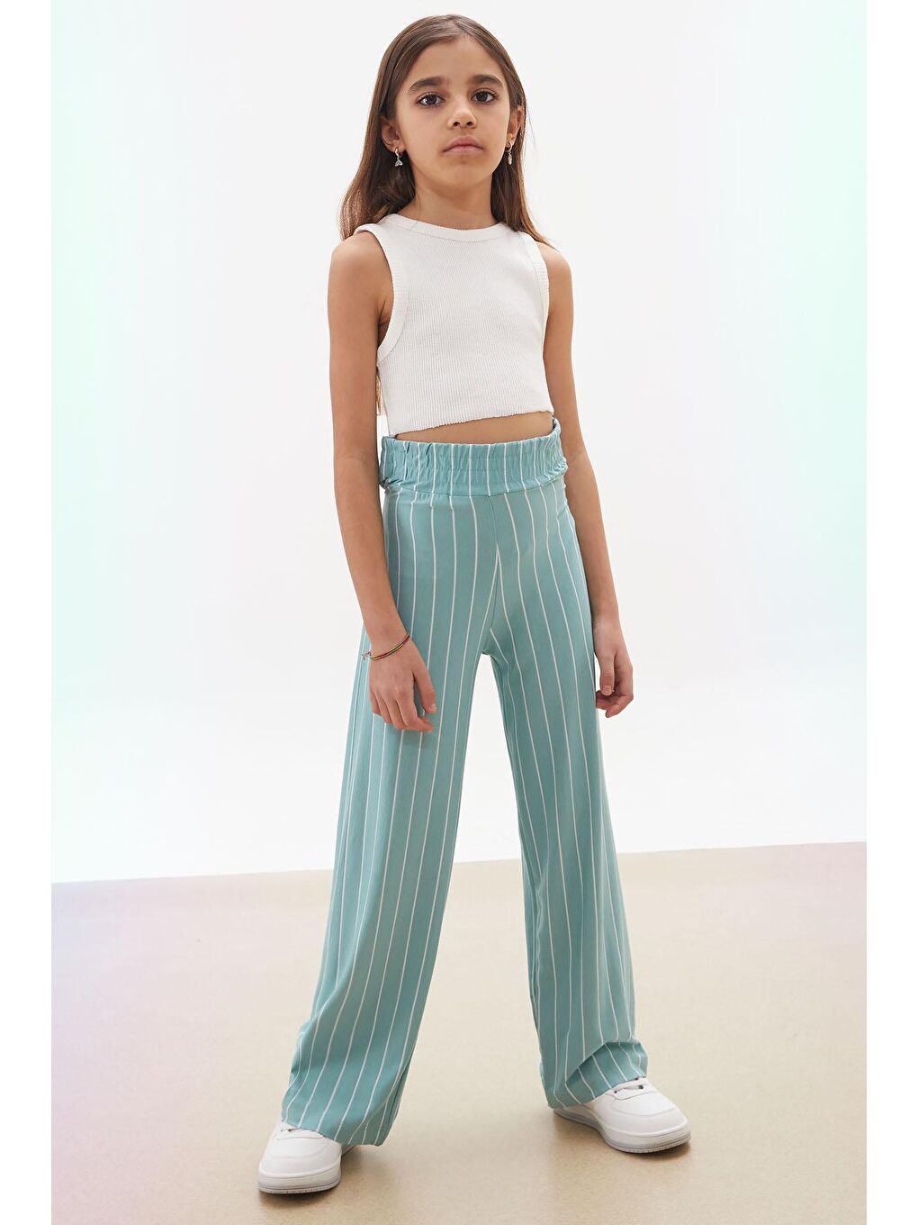 Yeşil Çizgi Desenli Kuşaklı Geniş Paça Kız Çocuk Pantolon 18098-2
