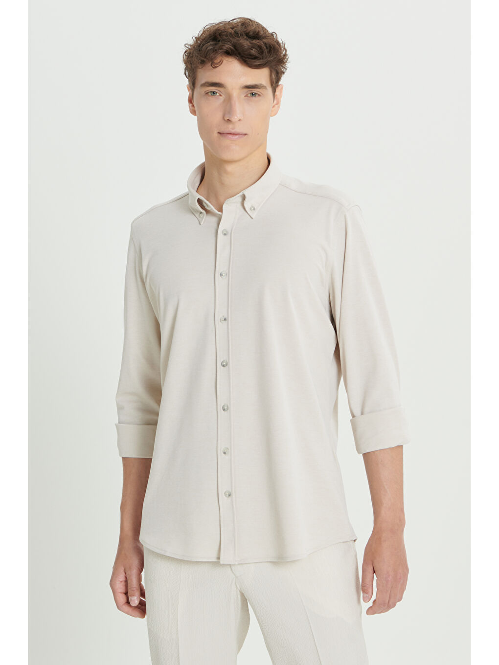 Erkek Bej Comfort Fit Geniş Kesim Düğmeli Yaka Pamuklu Gömlek