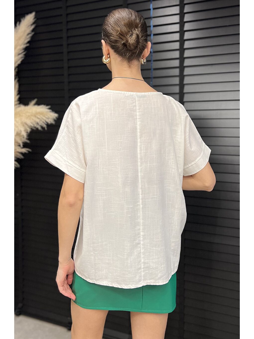 Ekru Dantel İşlemeli Aksesuarlı Kadın Keten Bluz-2