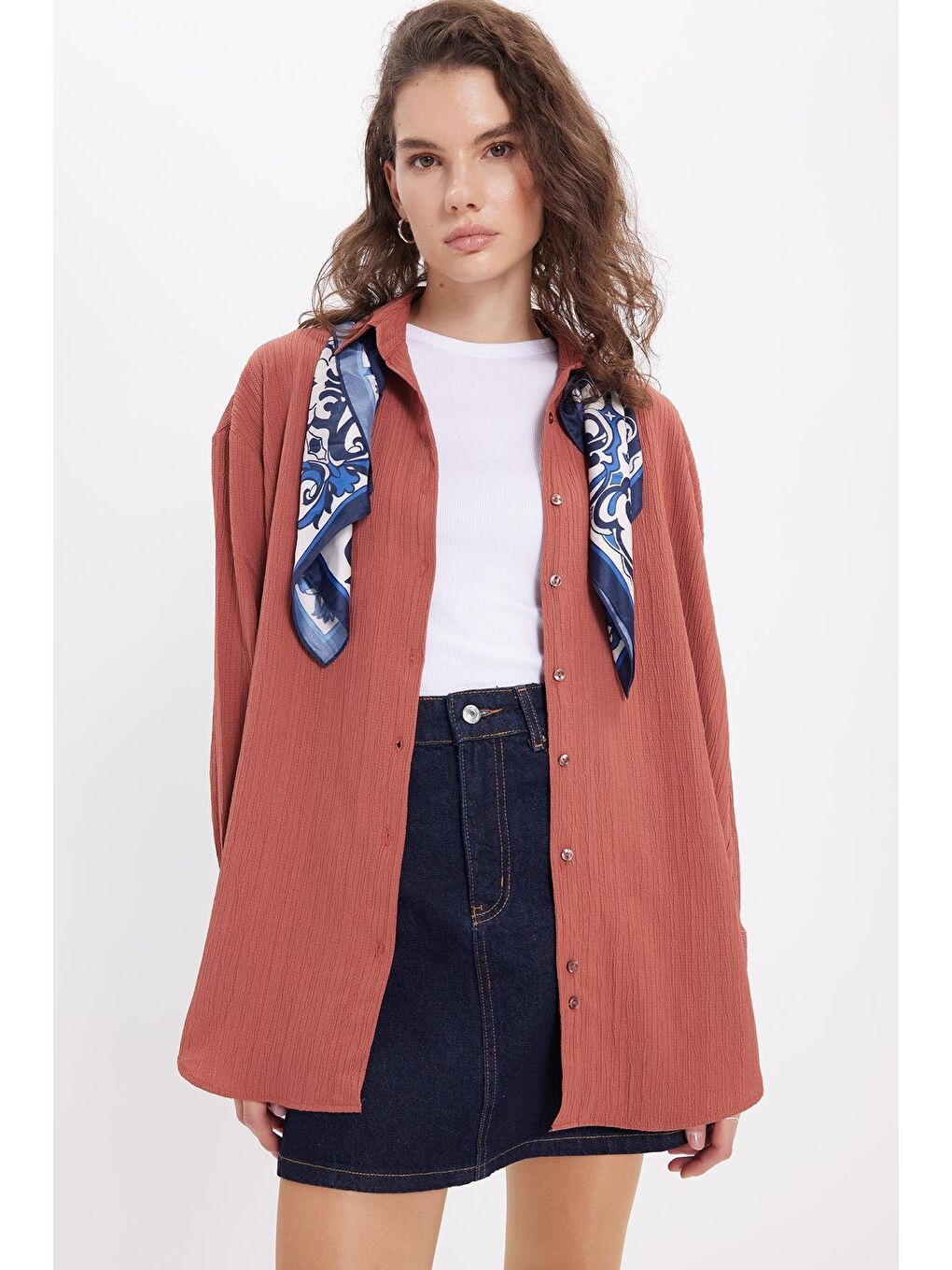 Pembe Kadın Oversize Geniş Kesim Bürümcük Pens Detaylı Uzun Kollu Dokulu Gül Kurusu Gömlek