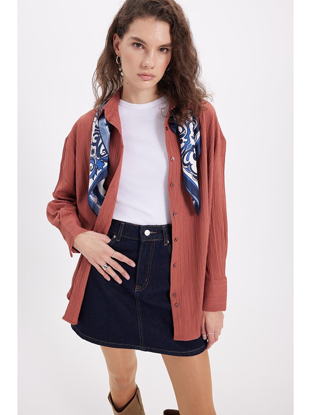 Pembe Kadın Oversize Geniş Kesim Bürümcük Pens Detaylı Uzun Kollu Dokulu Gül Kurusu Gömlek-1