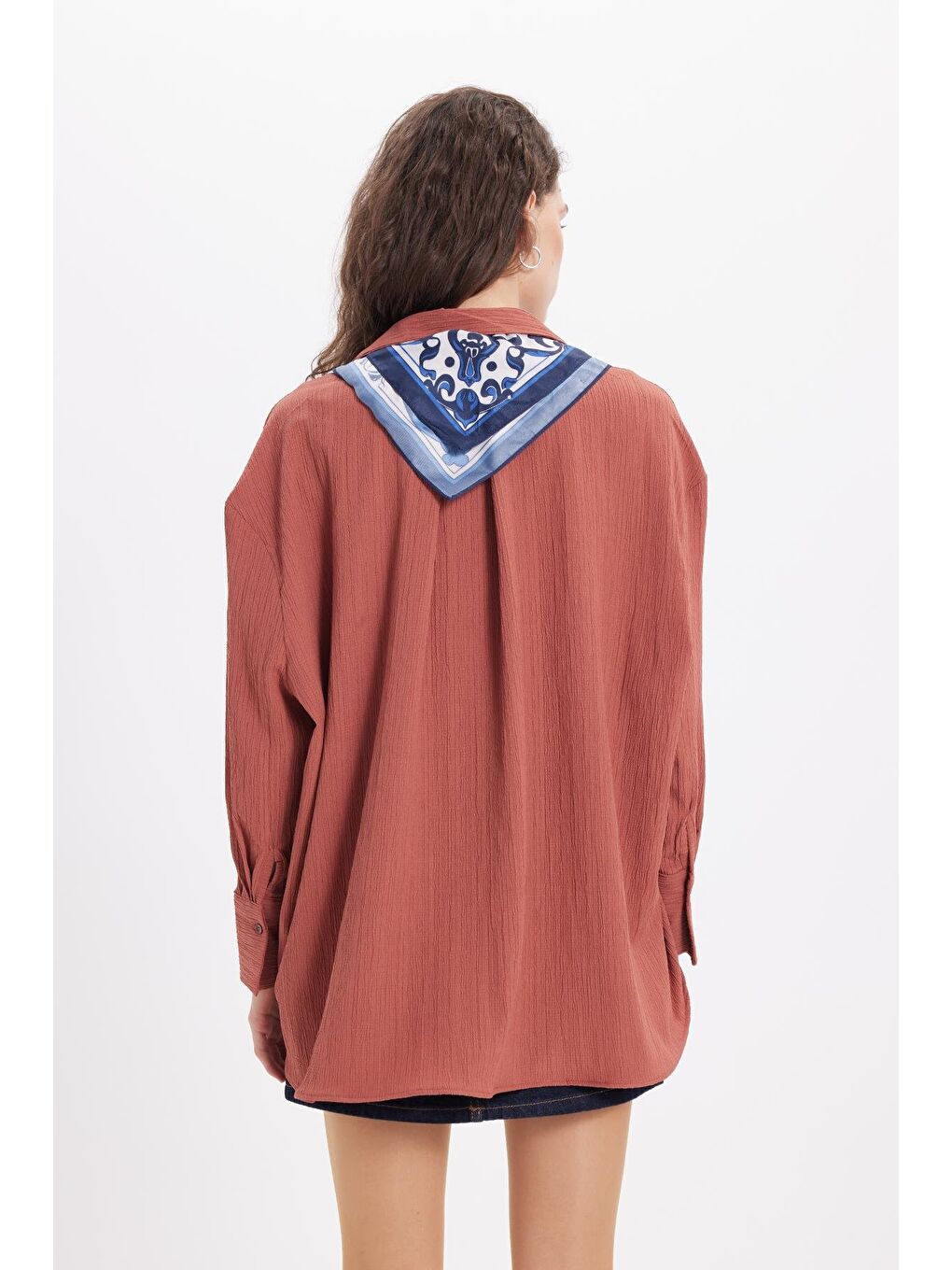 Pembe Kadın Oversize Geniş Kesim Bürümcük Pens Detaylı Uzun Kollu Dokulu Gül Kurusu Gömlek-7