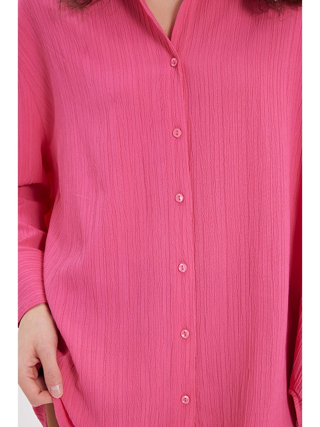 Kadın Oversize Geniş Kesim Bürümcük Pens Detaylı Uzun Kollu Dokulu Pembe Gömlek-3