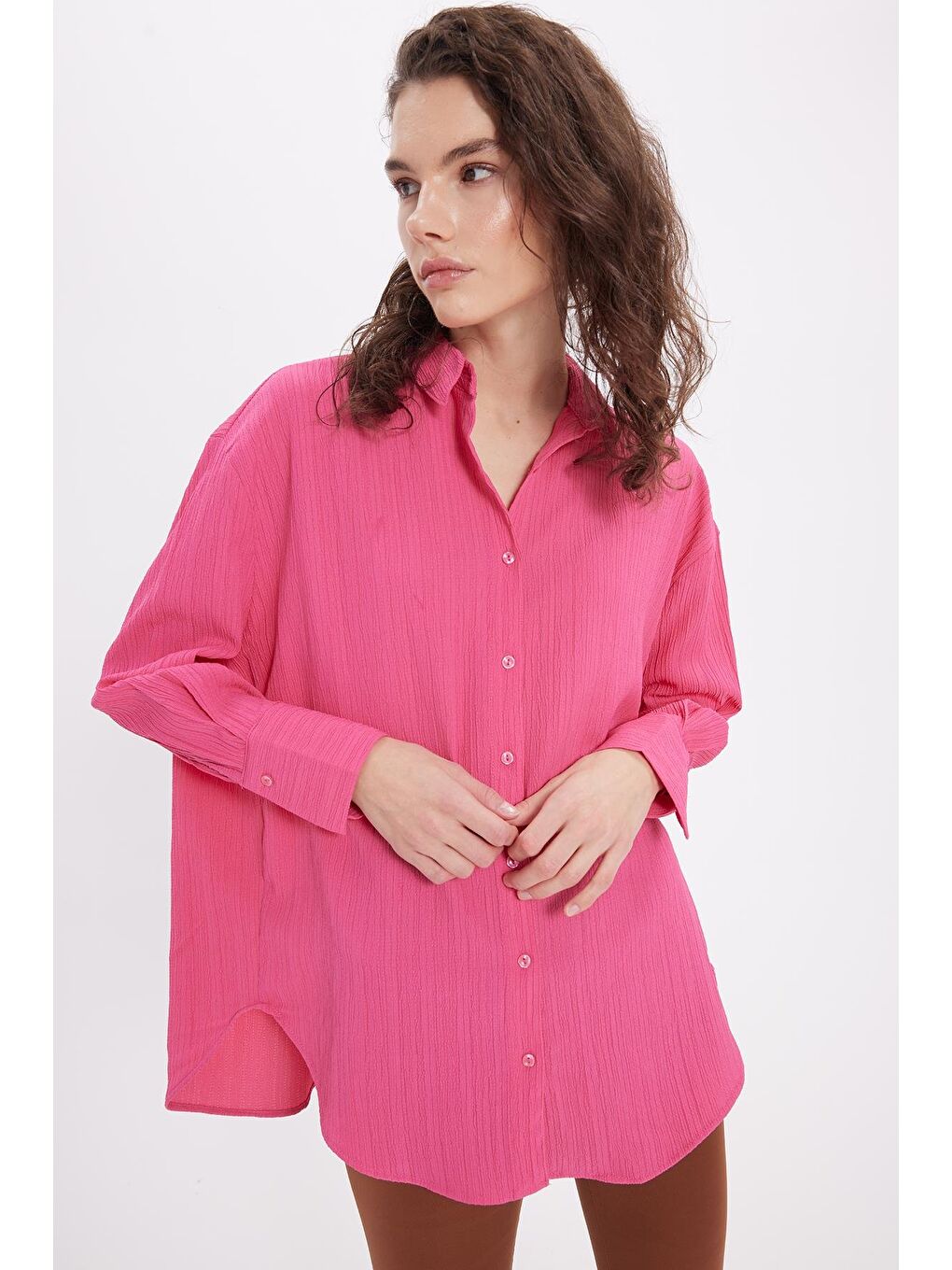 Kadın Oversize Geniş Kesim Bürümcük Pens Detaylı Uzun Kollu Dokulu Pembe Gömlek-5