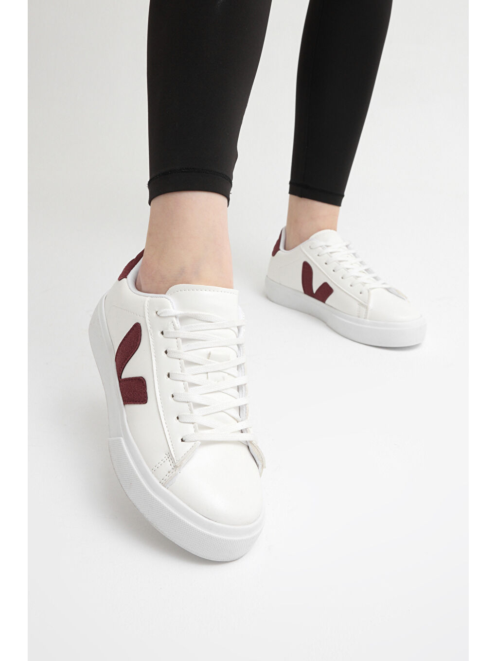 Kadın Beyaz Bordo Kauçuk Taban Rahat Bağcıklı Sneaker-1