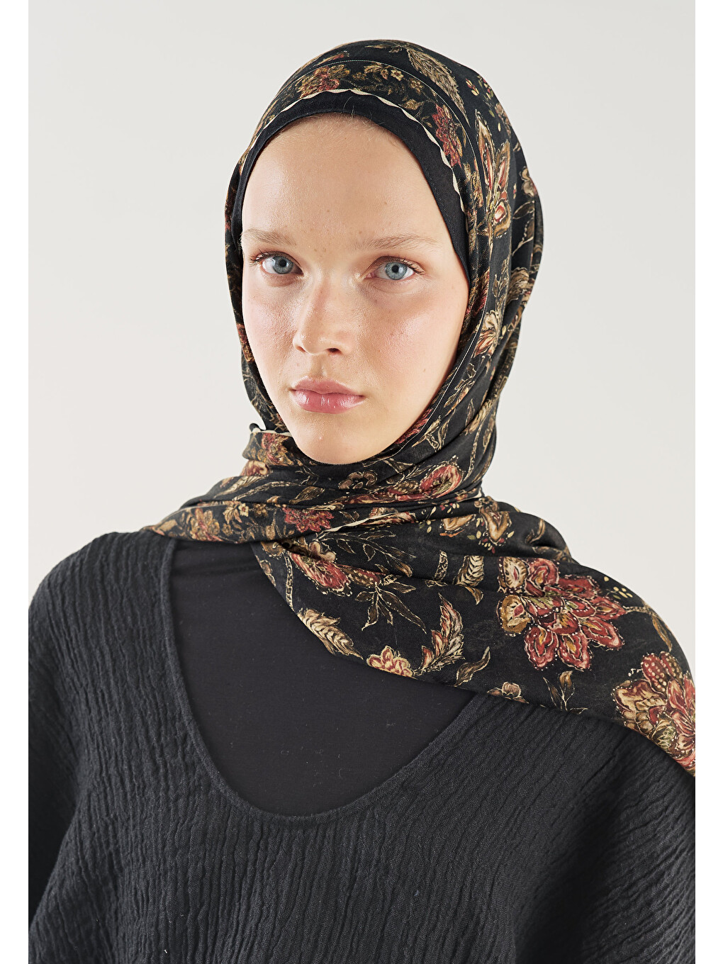 Ethnic Blossom Desen Soft Viskon Şal Siyah-1