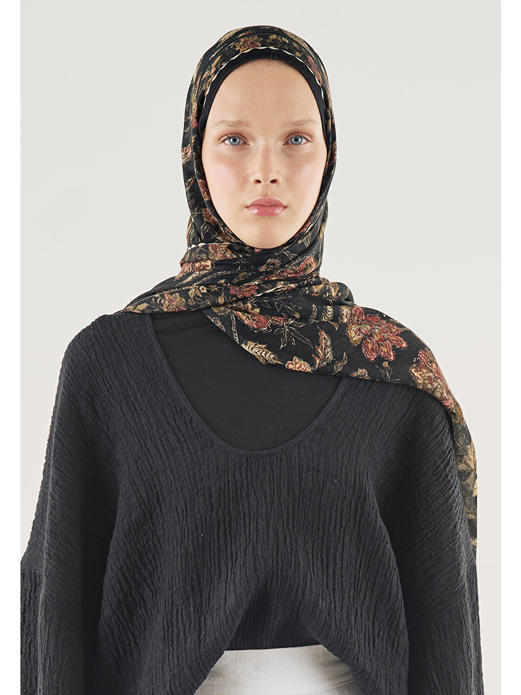 Ethnic Blossom Desen Soft Viskon Şal Siyah-2