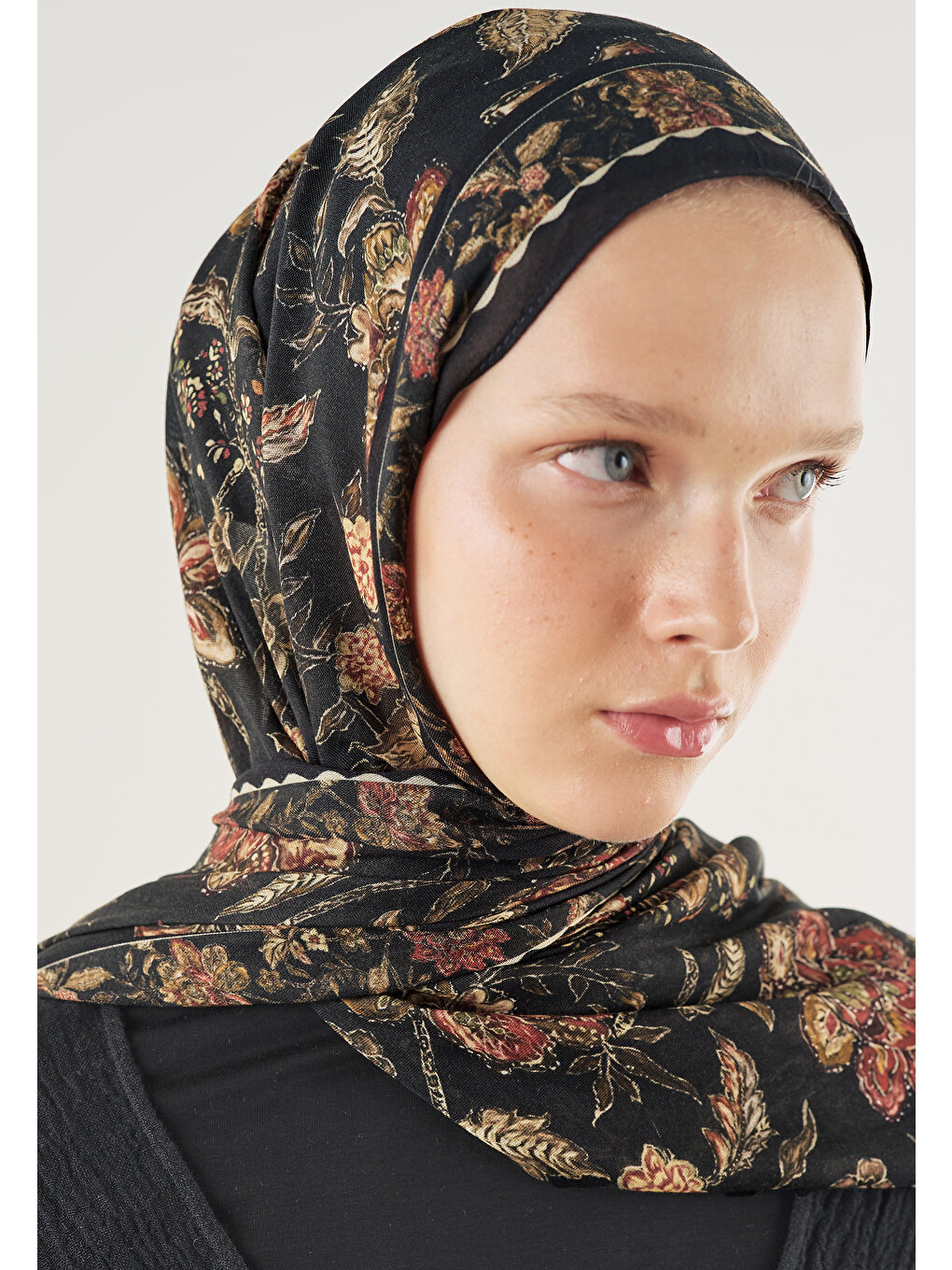Ethnic Blossom Desen Soft Viskon Şal Siyah-3