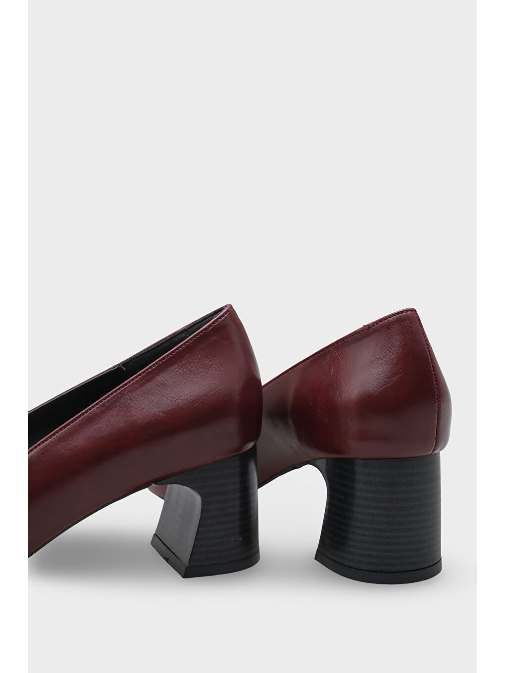 Bordo April Ahşap Orta Boy Topuklu Metal Tokalı Sivri Burunlu Kadın Ayakkabı-3