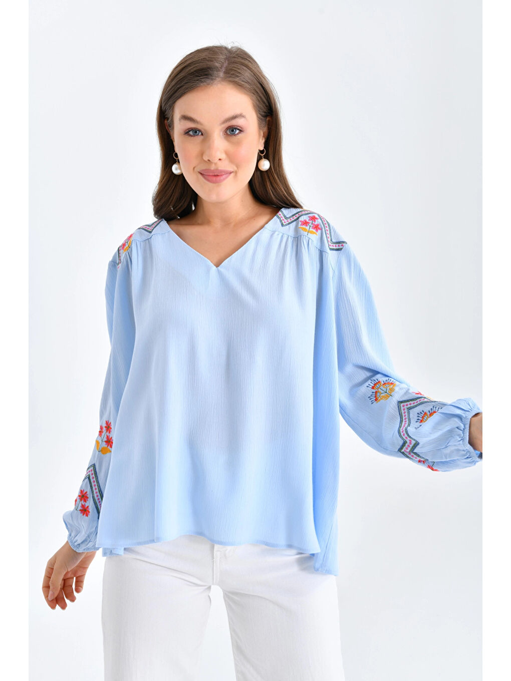Mavi Kadın Uzun Kol V Yaka Nakış Detaylı Salaş Bluz