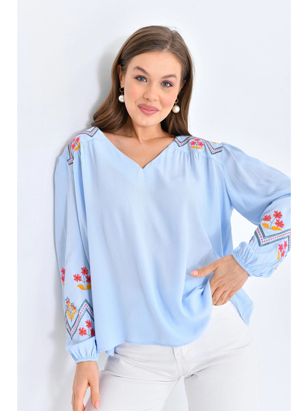 Mavi Kadın Uzun Kol V Yaka Nakış Detaylı Salaş Bluz-2